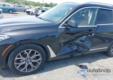 2021 BMW X7 xDrive40I z USA, uszkodzony, nr VIN 5UXCW2C06M9H47267